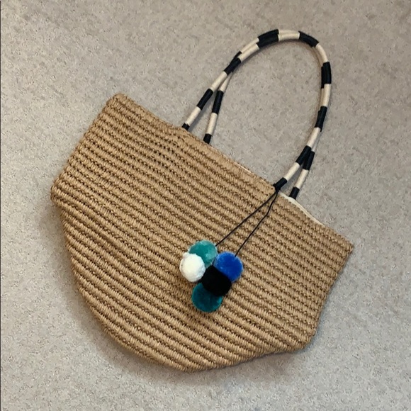 Fallon and Royce Handbags - New without tags Fallon & Royce Straw bag